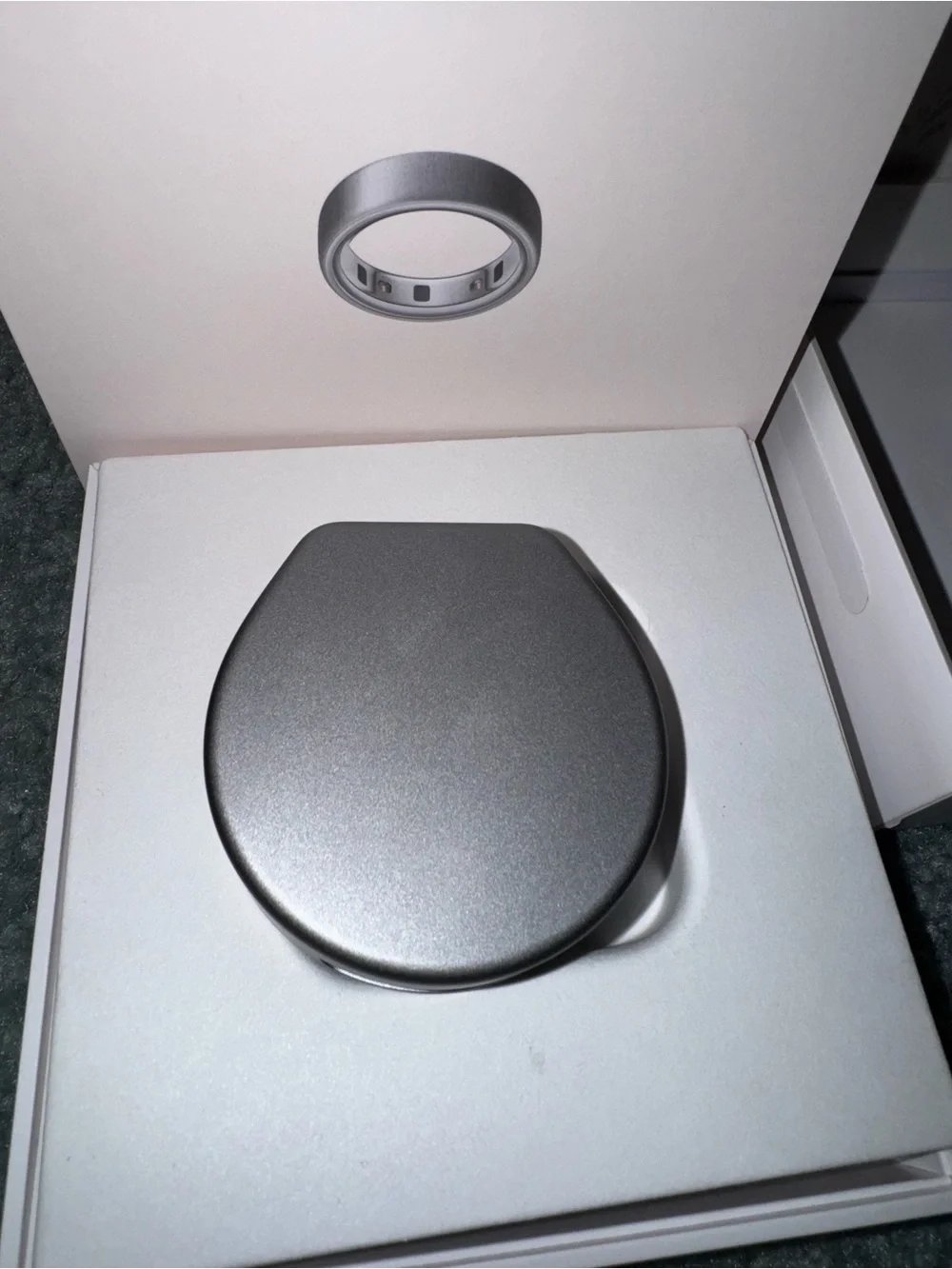 oura ring 4 size 9 brushed silver with 2 dock and battery charger